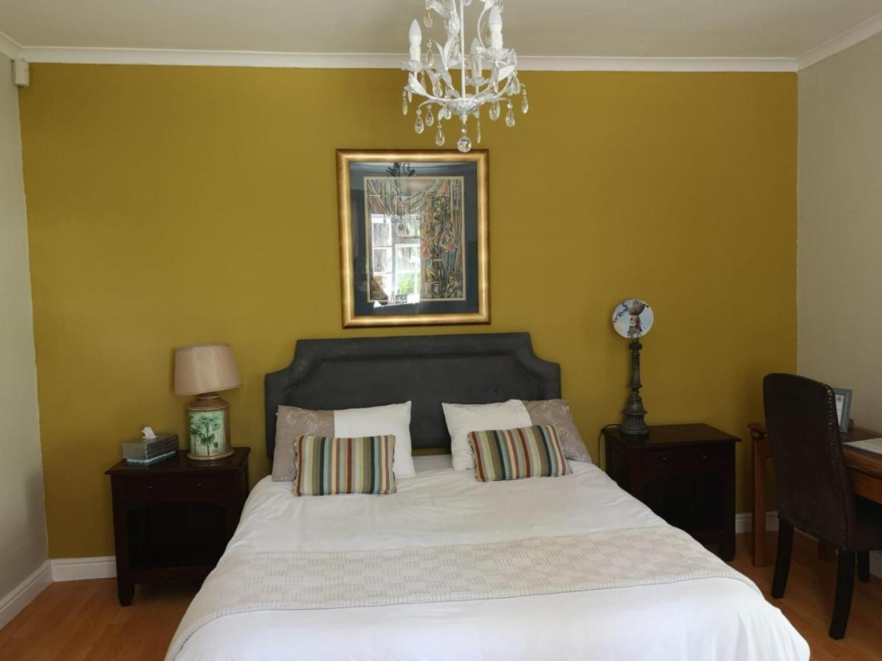 Almond Cottage Bed & Breakfast Somerset West Exterior photo