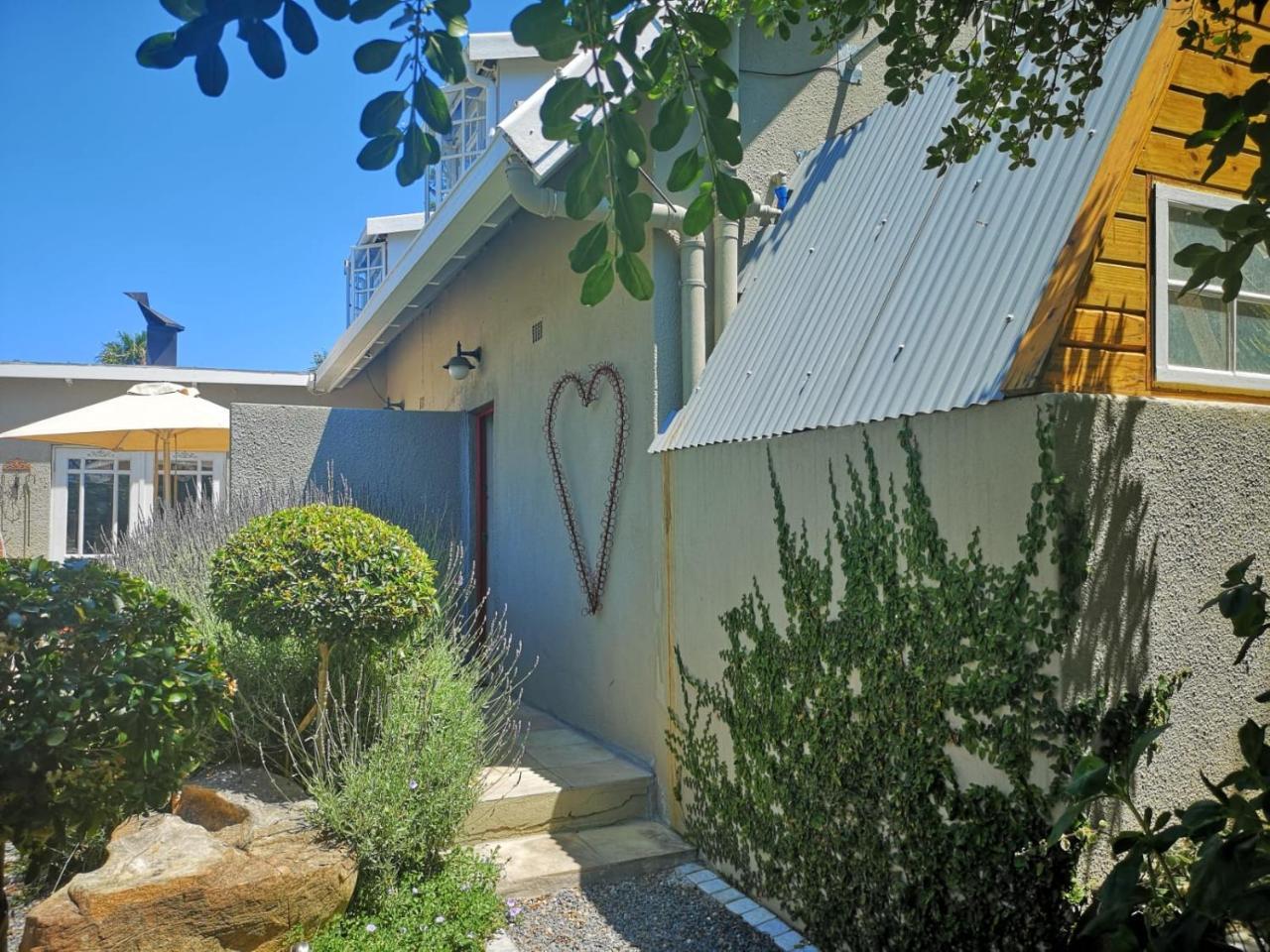 Almond Cottage Bed & Breakfast Somerset West Exterior photo